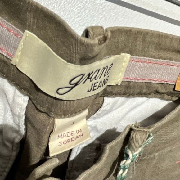Grane Jeans Women's Army Green Frayed Khaki Capri Pants Size 3 NWT - Picture 6 of 7